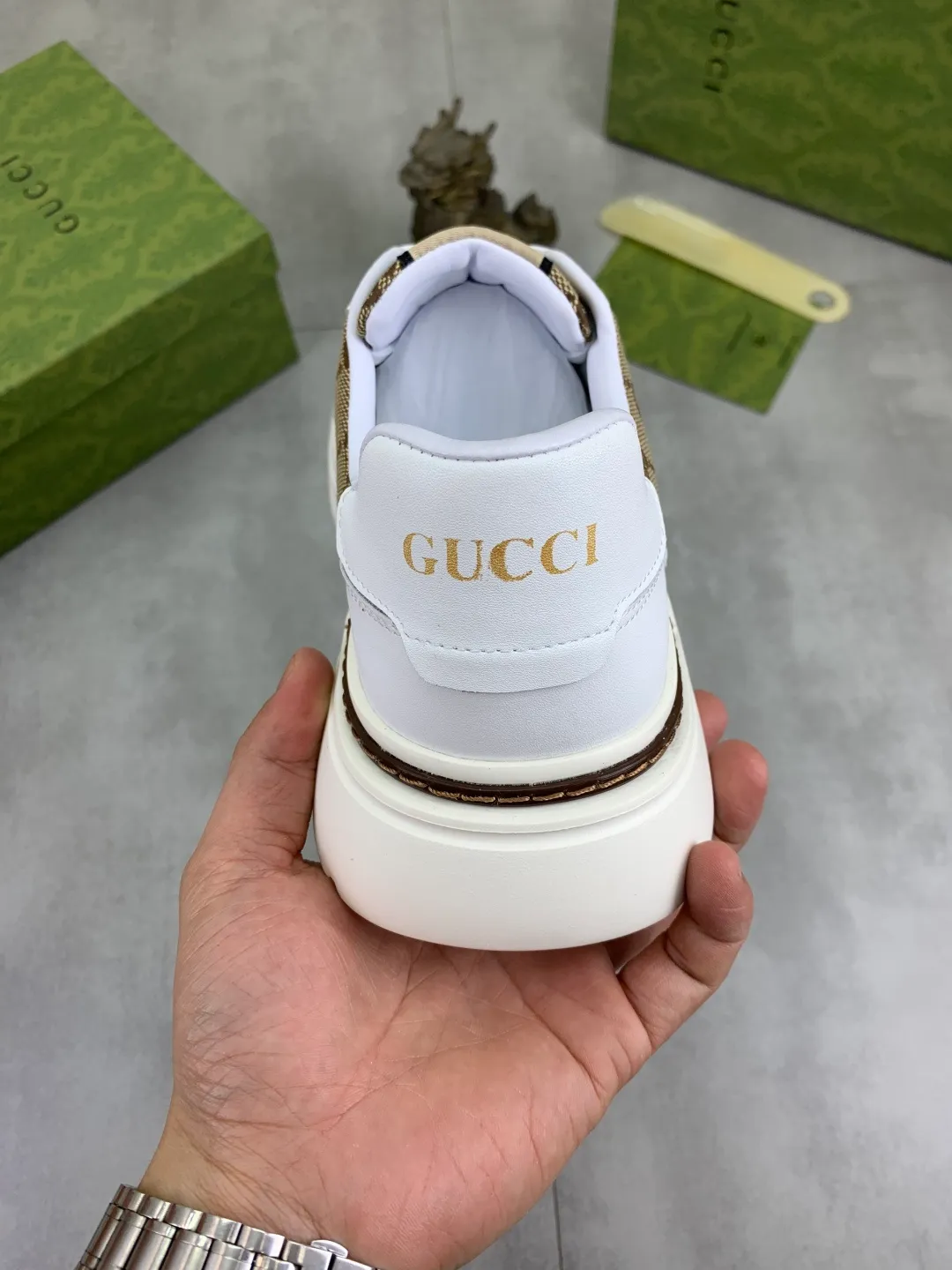 Men's shoes 💰P400💰[New style]🆘 The latest model from Gucci GUCCI official website🎁Classic casual and fashionable men's shoes👟Best model💥The style is simple and elegant, exclusive for trendy men. Unique official website latest brand elements👑Gucci original decoration, fashionable and generous, original soft calfskin fabric➕Comfortable soft first-layer pigskin lining ✅The official website specifies wear-resistant casual outsole, the classic model is photographed in real life🎬Color: 2️⃣colors available😍Number of codes: 38-44